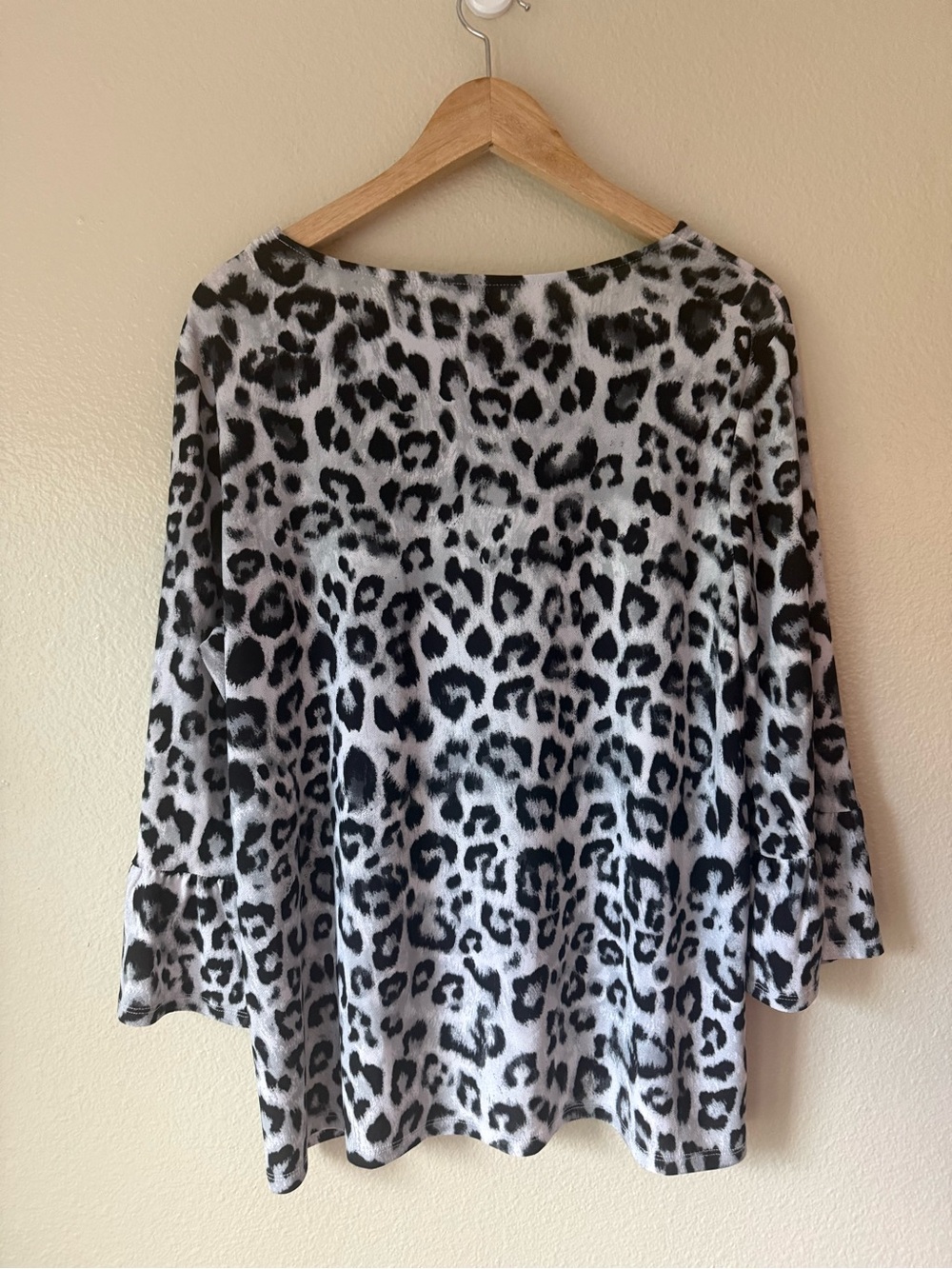 ❇️Chico's Black & White Leopard-Print Top 2 for $22❇️ - Picture 3 of 3